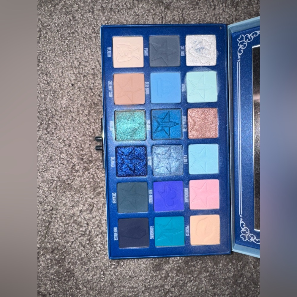 Jeffree star blue blood palette